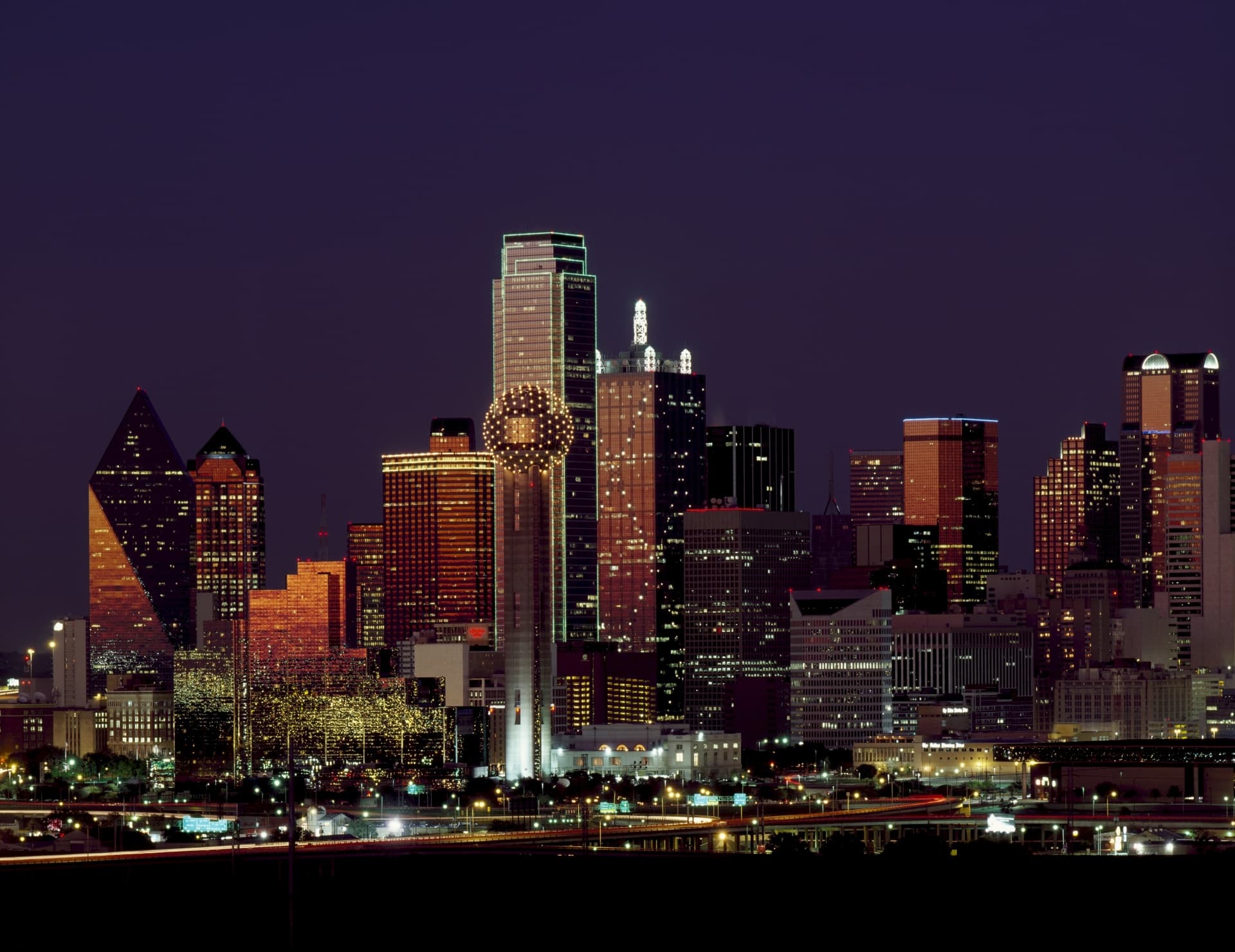 How to Meet People in Dallas in Real Life If You're New