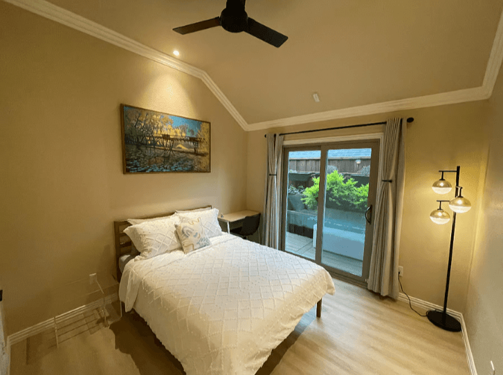 A private bedroom at Dali House