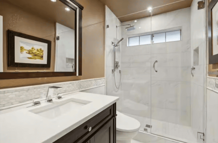A bathroom at Dali House